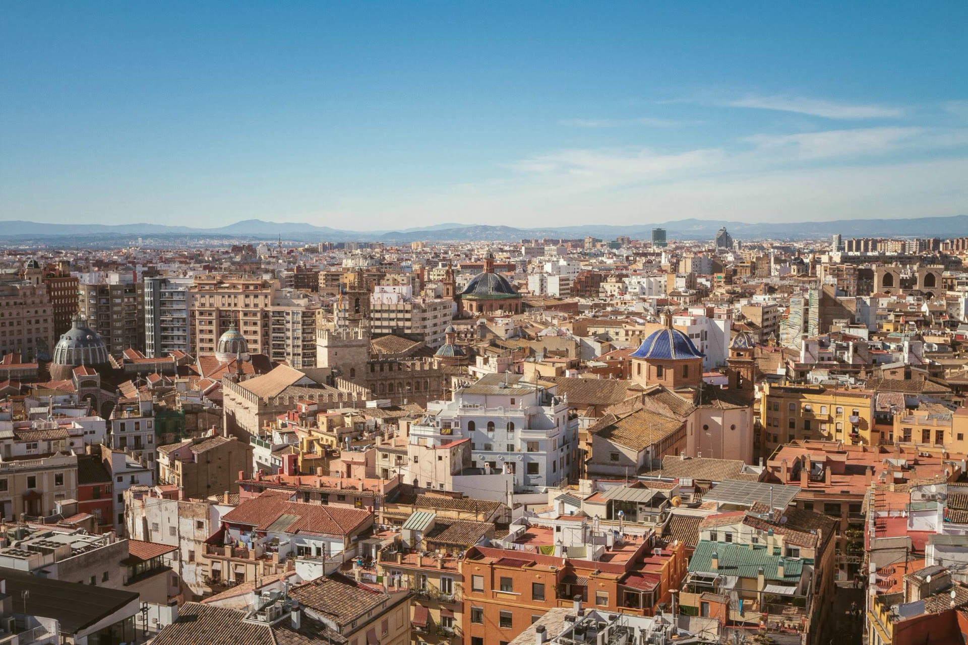 De daken van de oude stad van Valencia, met de koepels van het centrum